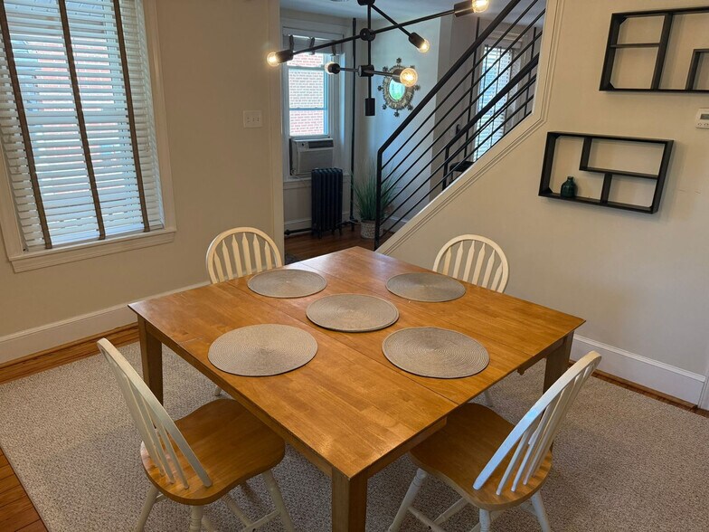 Building Photo - 39 Thomas Ave