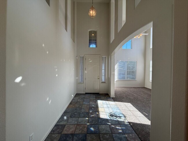 Building Photo - 4-bedroom two story in Sylvan School District!