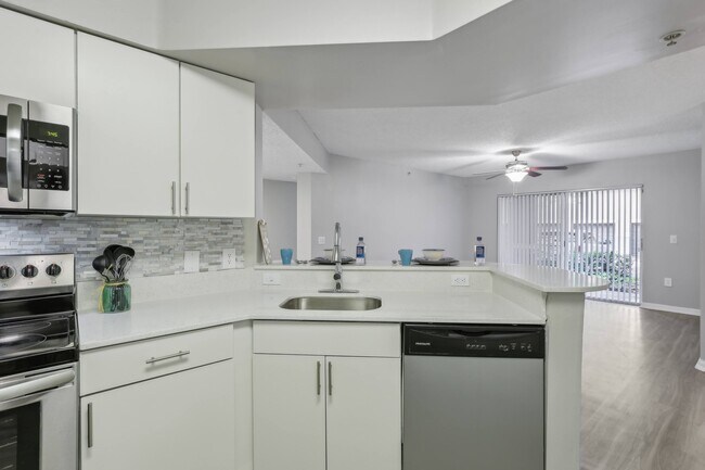 Building Photo - Pembroke Pines Landings