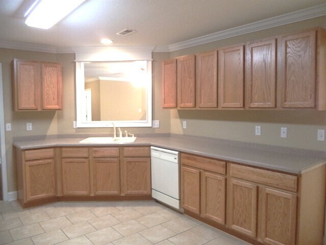 Building Photo - 927 Elsborn Ridge Rd