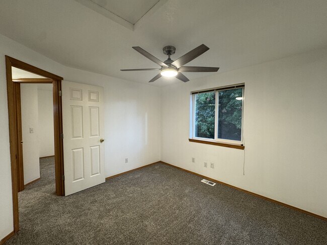 Building Photo - 4534 SW Pasadena St