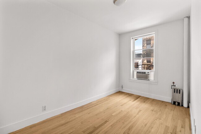 Building Photo - 234 W 20th St