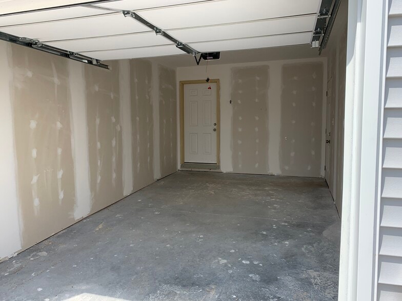 Building Photo - 3985 N 150 W