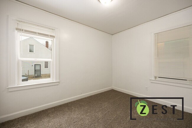 Building Photo - OPEN HOUSE- 12/23! 4PM-4:30PM! Beautiful 3 BED 1 BATH!