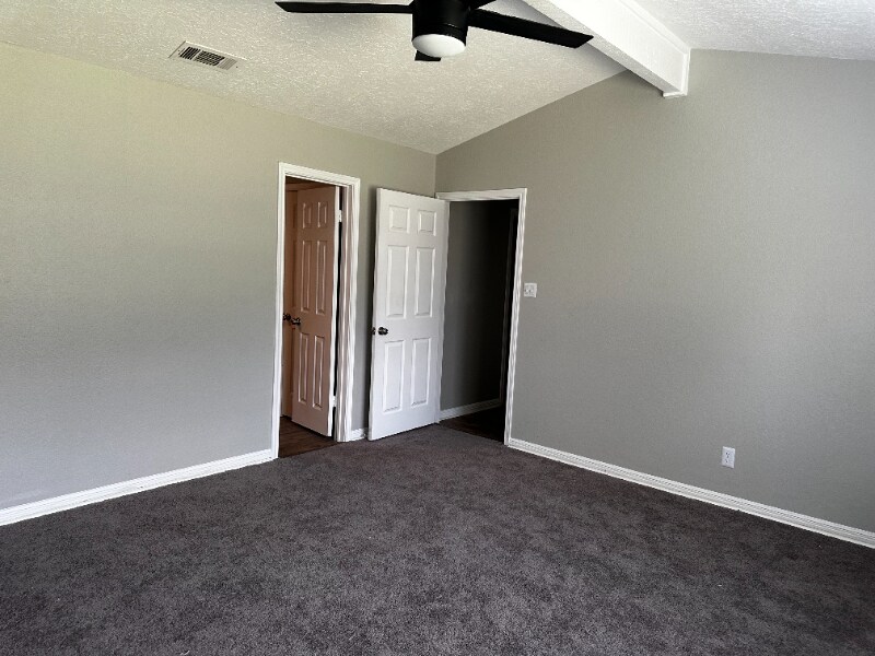 Building Photo - 216 Timberview Dr
