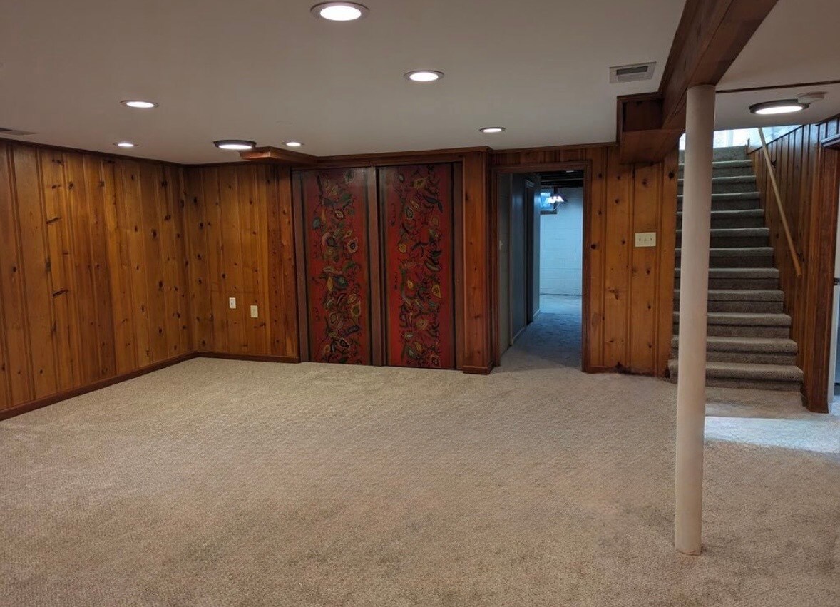 Building Photo - 750 Elm Ct