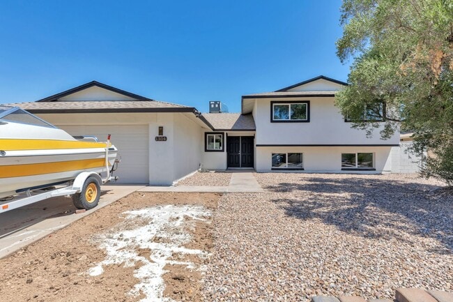 Building Photo - Exceptional 6-Bedroom Home with Pool Near ASU Campus