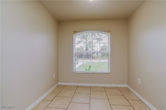 Building Photo - 427 Vanetta Dr