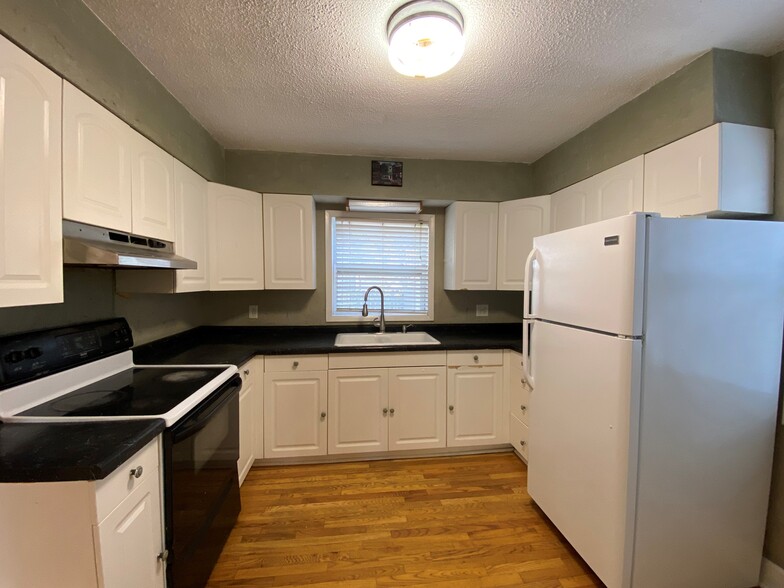 Building Photo - 18 9th Ave NW