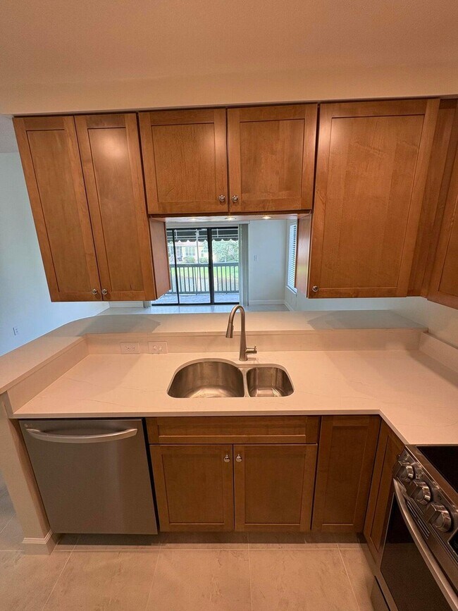 Building Photo - 314 Westlake Ct