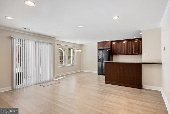 Building Photo - 1 Bridgewater Dr