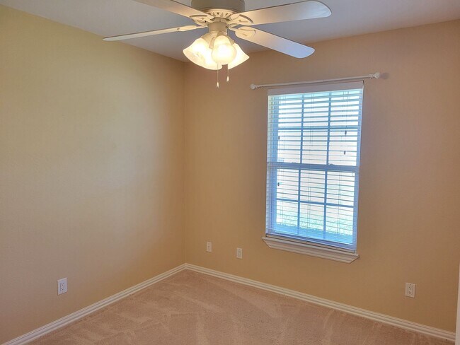 Building Photo - SPECTACULAR HOME ON CORNER LOT