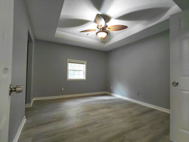 Building Photo - 208 Woodcarver Trail