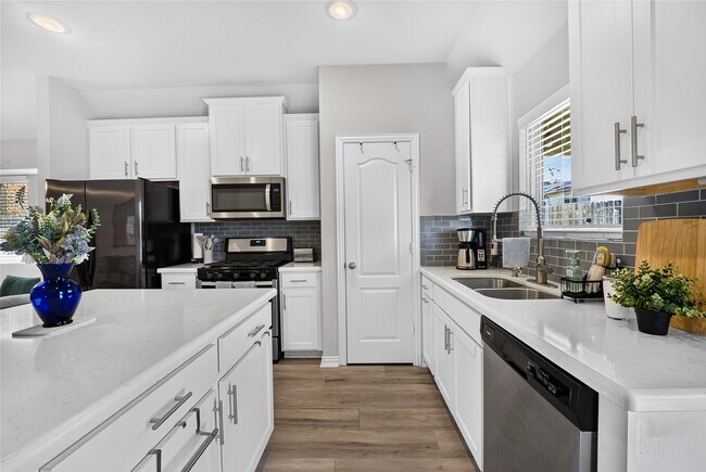 Building Photo - 12823 Silverbank Run Dr