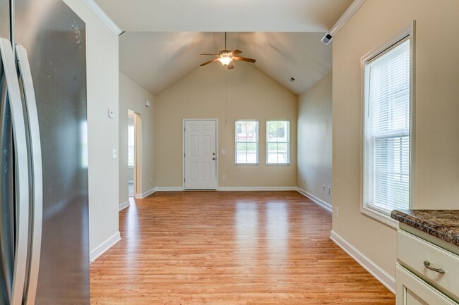 Building Photo - Feels Like New 3 Bed 2 Bath Minutes from High Point University!