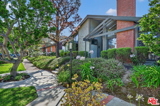 Building Photo - 1331 Avenida de Cortez