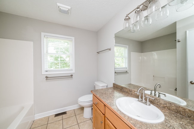 Building Photo - 3 Bedroom || 2 Bathroom Home in Madison He...
