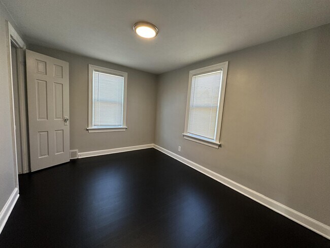 Building Photo - 1915 Auburn St