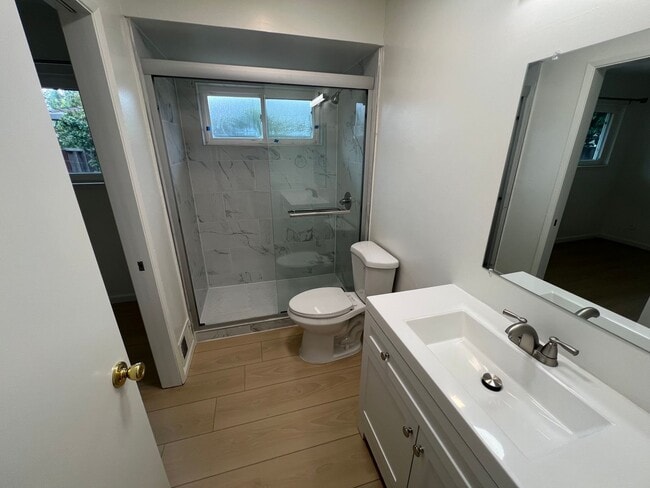Building Photo - 2110-2112 Town &amp; Country Lane