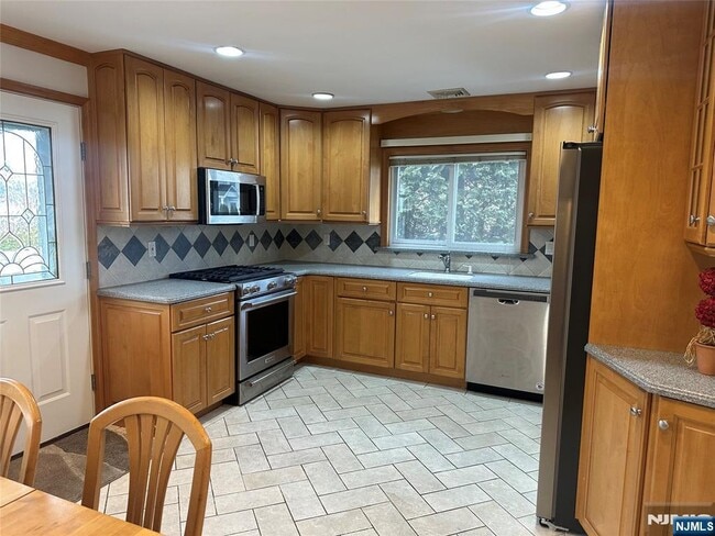 Building Photo - 74 Rosemont Ave