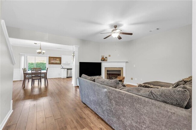 Building Photo - 4914 Sherwood Way