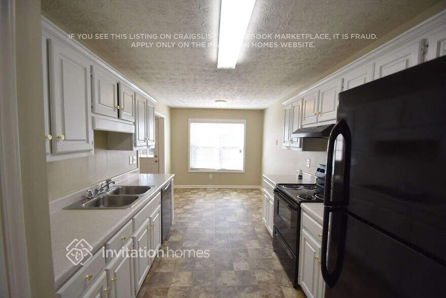 Building Photo - 1112 Summer Chase Dr