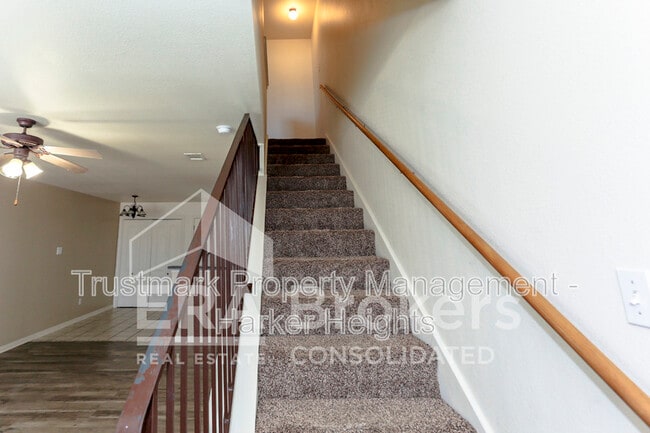 Building Photo - 707 S Amy Ln