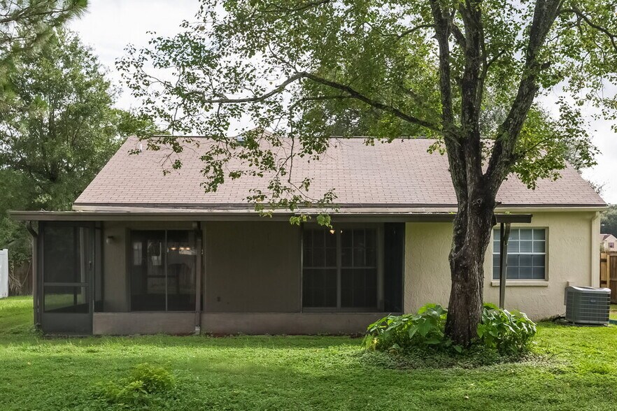 Building Photo - 1687 Palm Leaf Dr