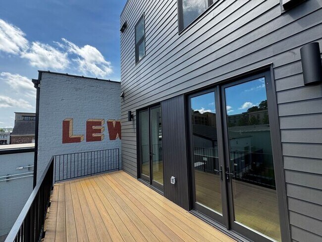 Building Photo - Luxury in the Heart of Huntsville