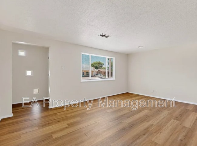 Building Photo - 1055 Betts St NE