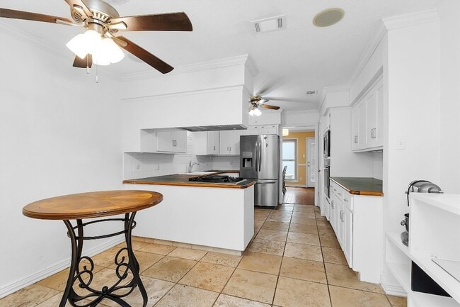 Building Photo - 11634 Southlake Dr