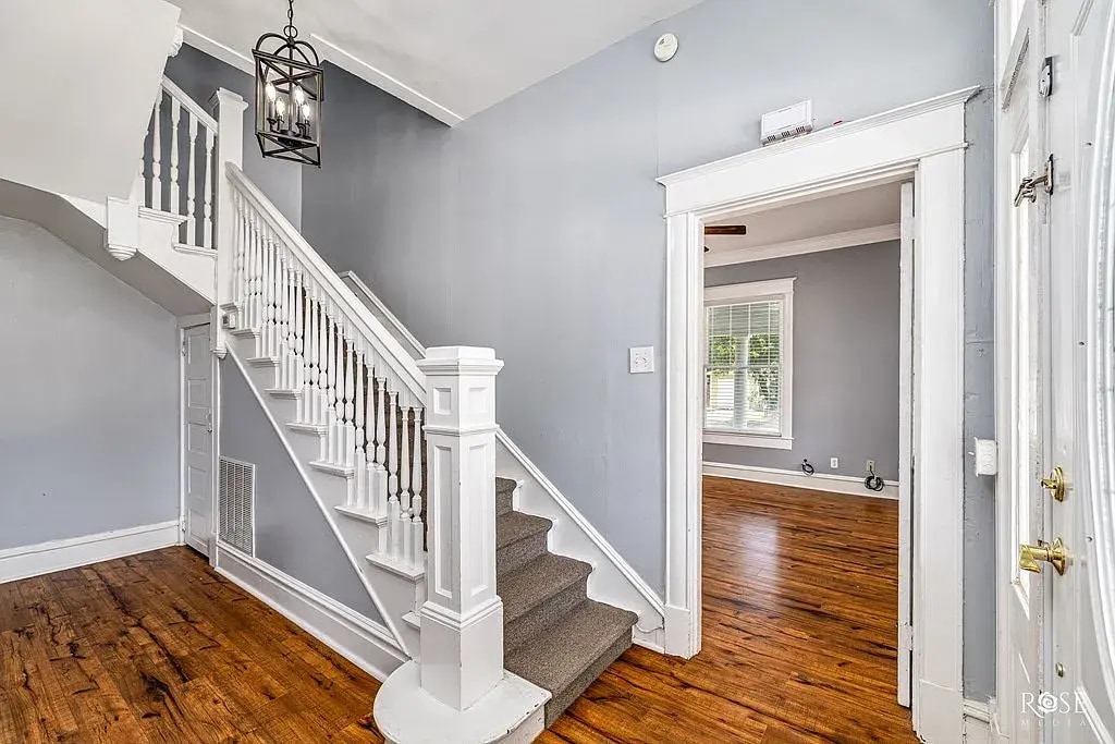 Building Photo - 2 N Adams St