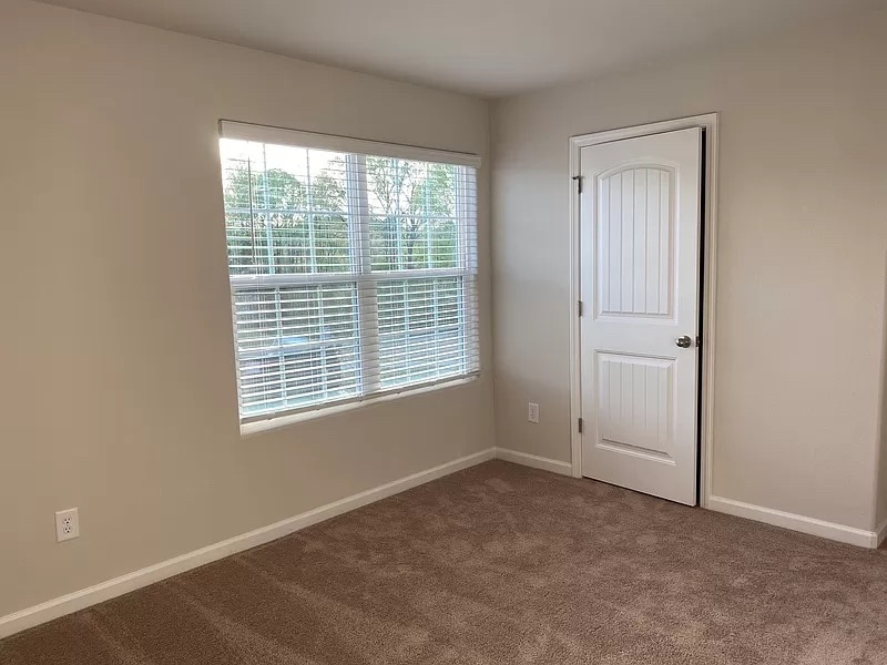 Building Photo - Room in Single Family Home on Fallen Tree Dr
