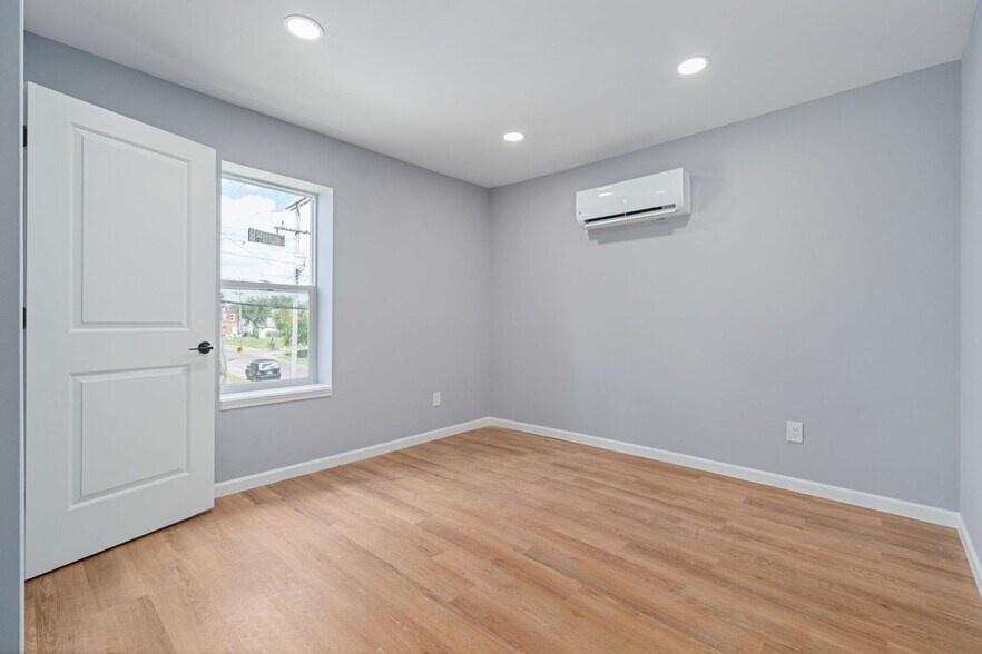 Building Photo - 786 Thomas Ave