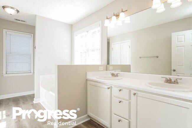 Building Photo - 1932 Shadow Glen Dr