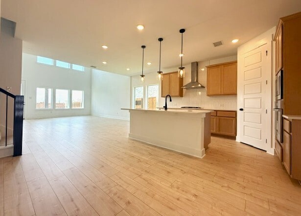 Building Photo - Brand New Home 5 bedroom, 4 bath with loft