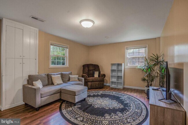 Building Photo - 7039 Calamo St