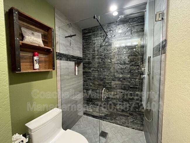 Building Photo - 2821 Los Felices Cir
