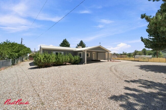 Building Photo - 408 Harmony Dr