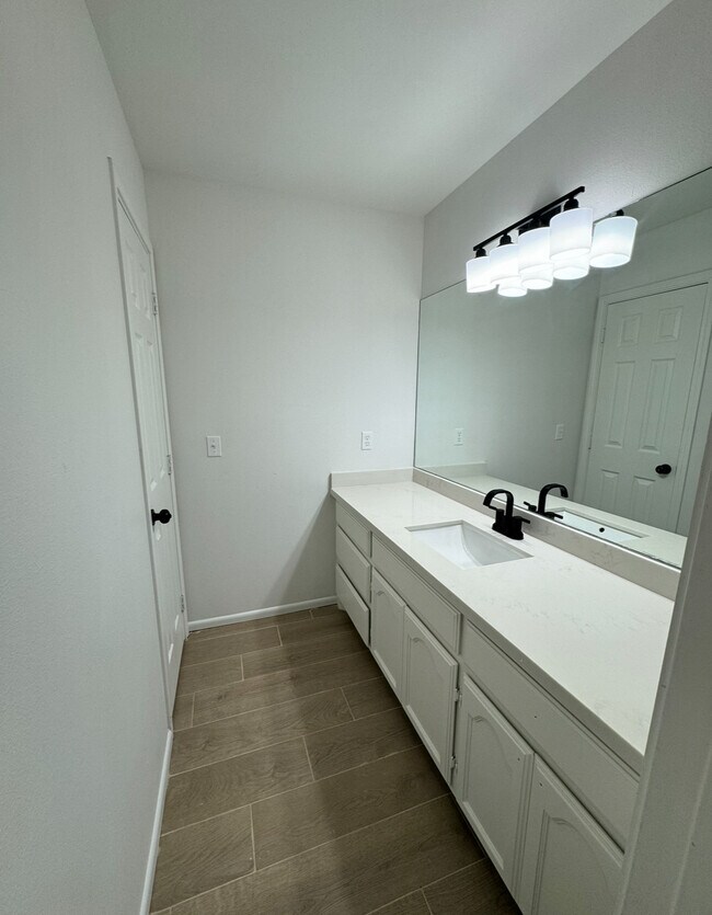 Building Photo - 1710 Tampa St