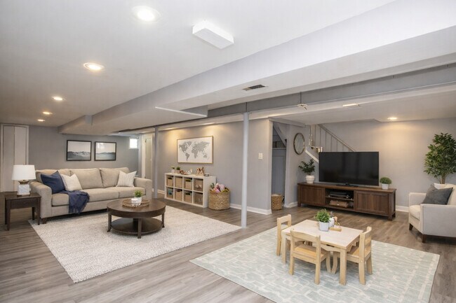 Building Photo - 9111 S Kingston Ave