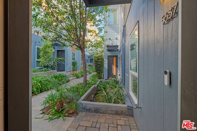 Building Photo - 5637 W Observation Ln