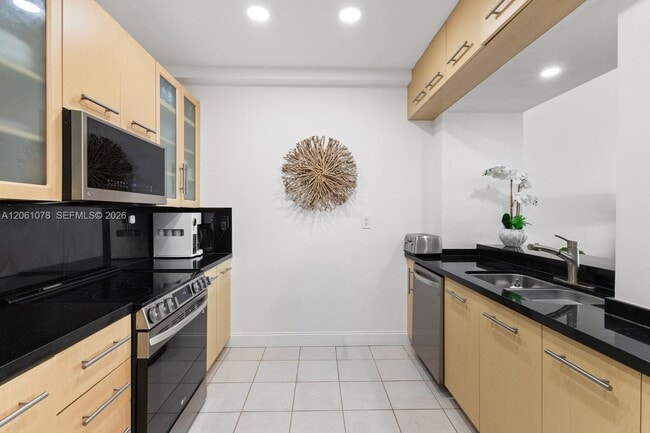 Building Photo - 151 Crandon Blvd