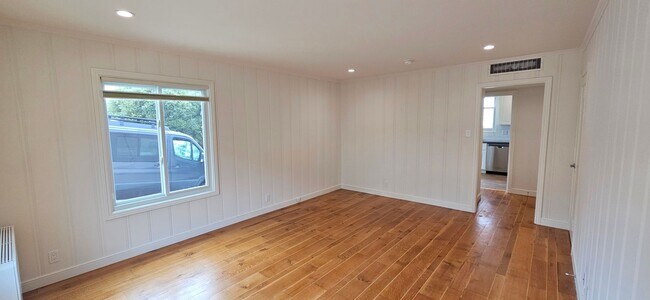 Building Photo - Golden Gate Heights: Remodeled, Spacious Studio w/ A/C, Laundry In-Unit and Dishwasher