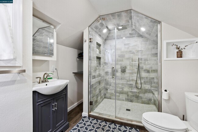 Building Photo - 1048 Leo Way