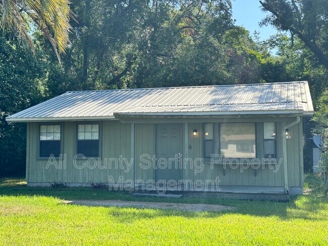 Building Photo - 159 SW Elizabeth Ct