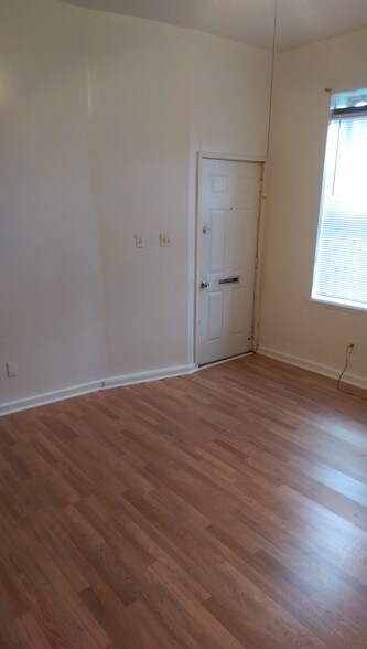 Building Photo - 2102 Chippewa St