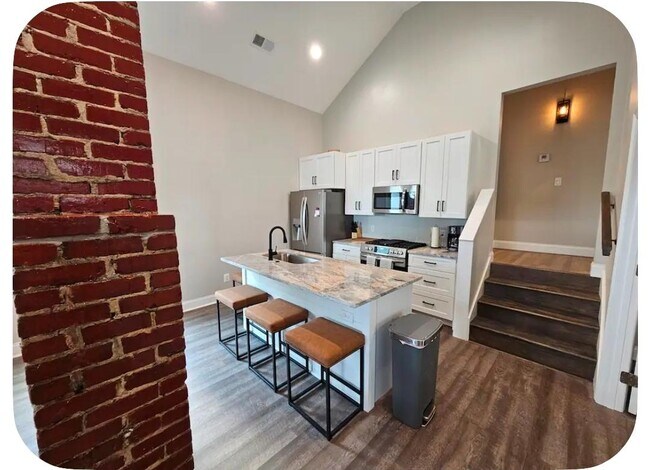 Building Photo - 511 W Bell Ave