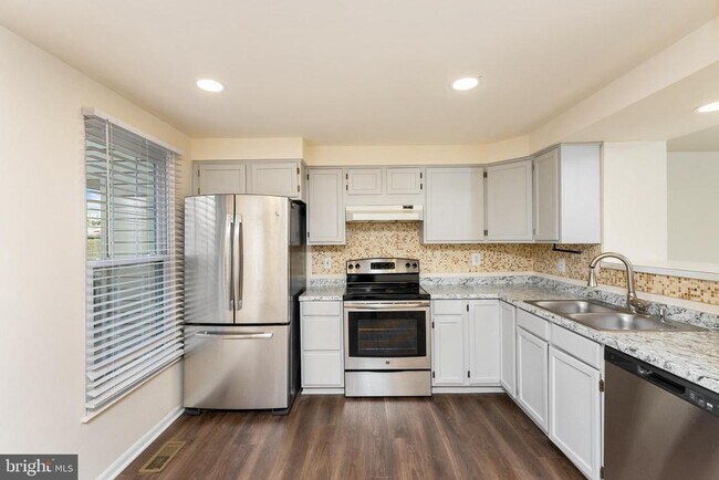 Building Photo - 3421 Belleplain Ct