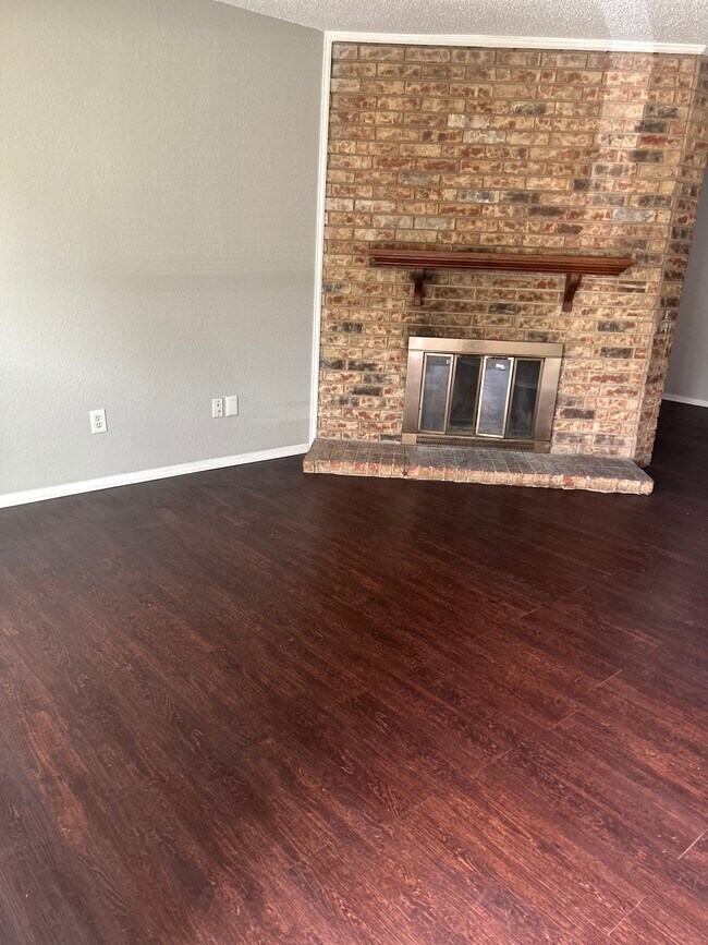 Building Photo - 2140 Aspen Dr